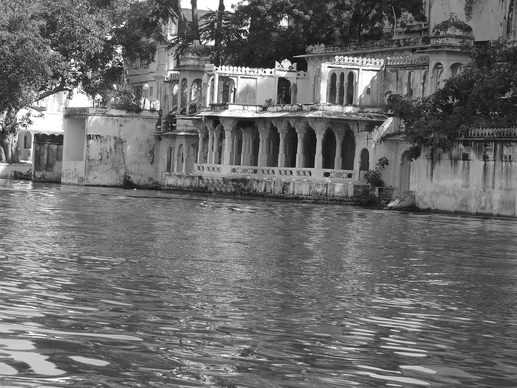 pichola lake